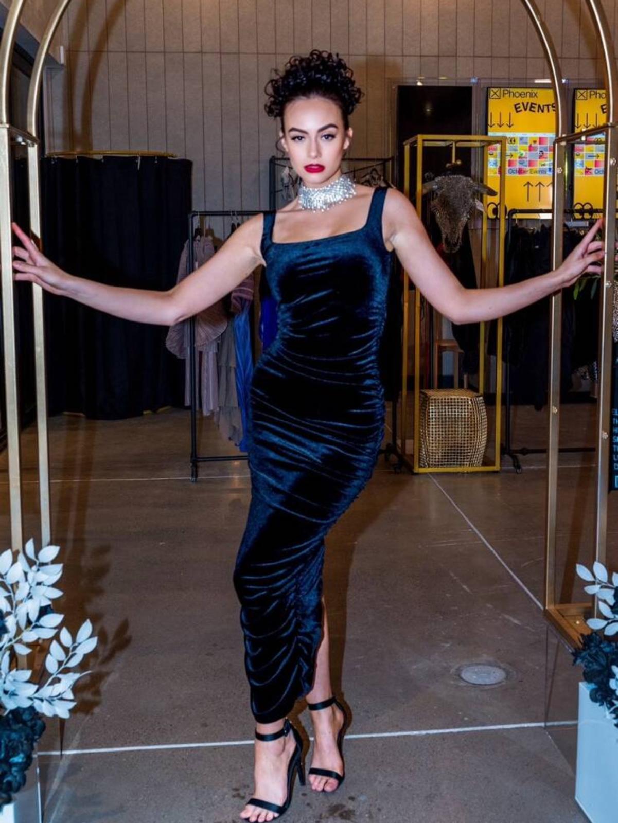 Que Fun - Maxi Black Dress