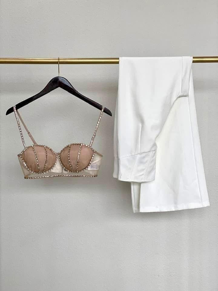 Lucretia set