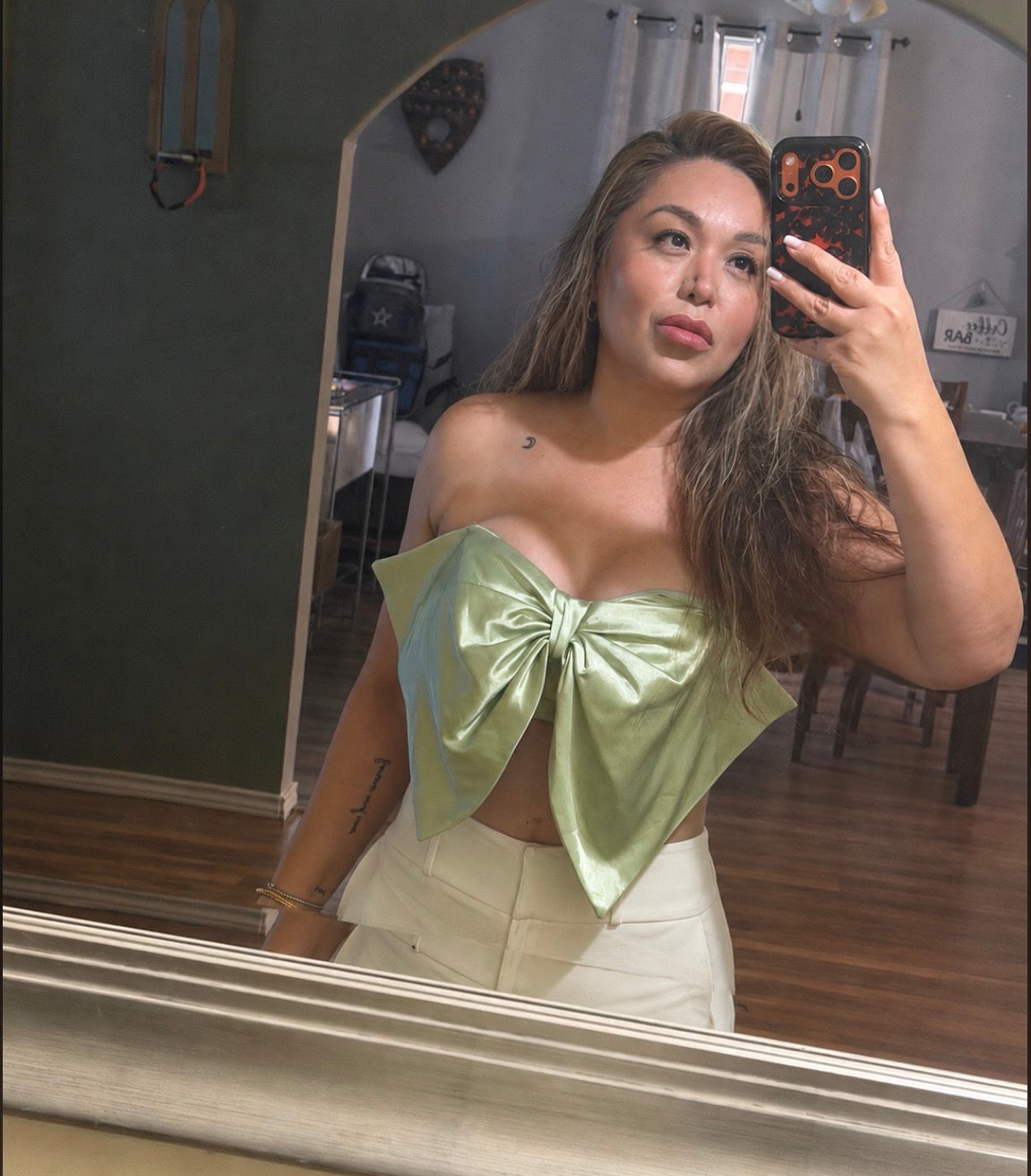 Laced bow top